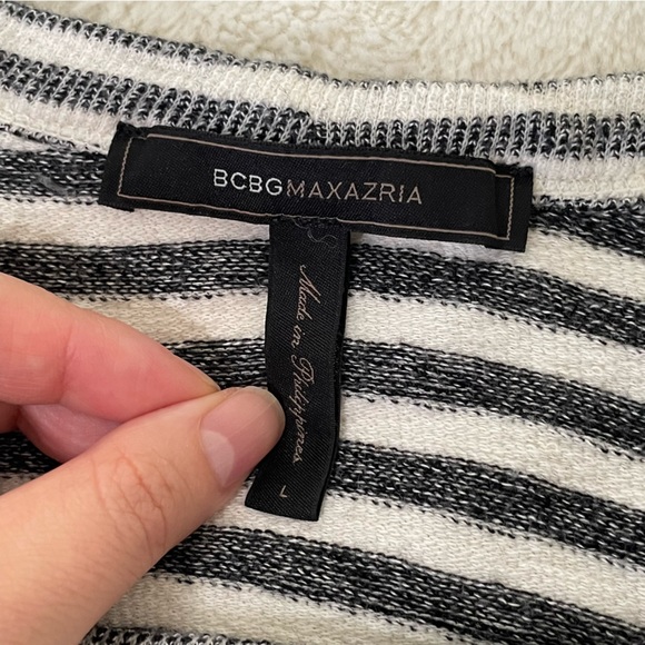 { BCBG Max Azria Top } Striped Sweatshirt With Shoulder Cut Outs Eznei - Picture 4 of 9